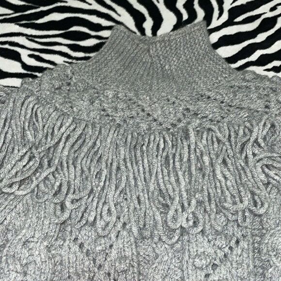 Zara long sleeve chunky cable knit turtle neck fringe grey cropped sweater - Picture 7 of 12